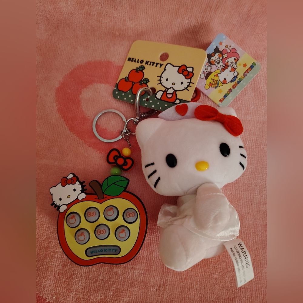 EXCLUSIVE - Hello Kitty Nurse Kitty Purse Pal Plushie & Game Bag Charm - Picture 3 of 9
